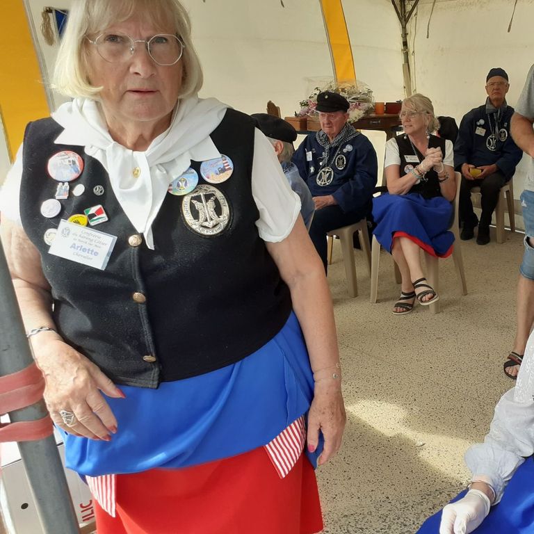 Anette en tenue traditionnelle lors de la fête de la mer